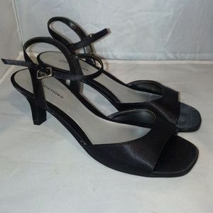 PREDICTIONS Classic Satin Open Toe Kitten Heels